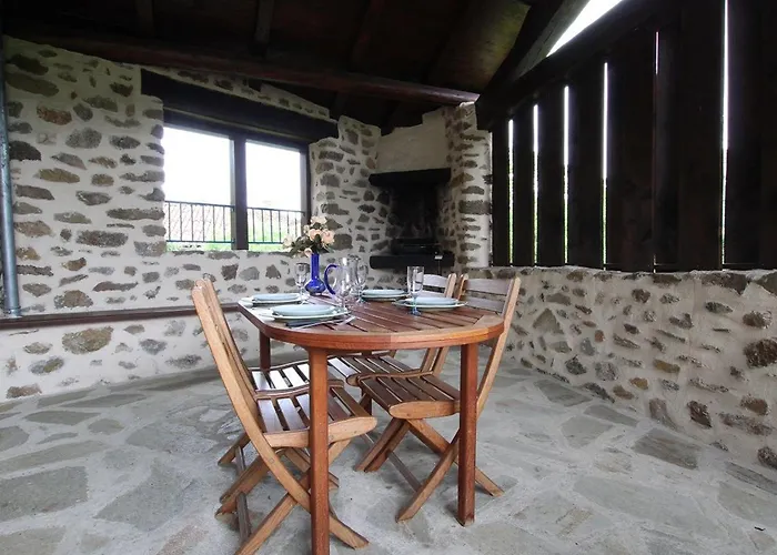 Casa vacanze Maison De Caractère Avec Terrasse à 300m De L'allier, Idéale Pour Pêche, Détente Et Activités Familiales - Fr-1-582-208 *